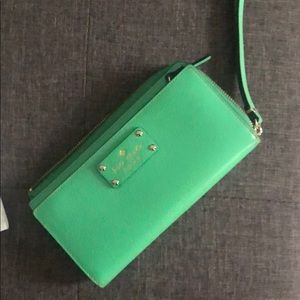 Kate Spade ♠️ Green wallet/wristlet